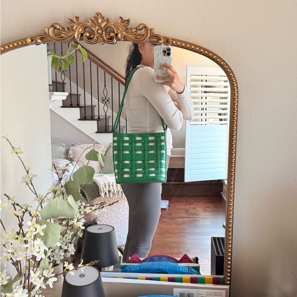 Green Woven Crossbody Bag - Picture 8 of 8